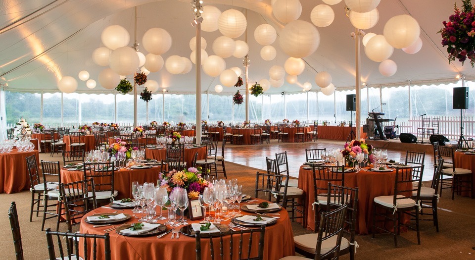 wedding tent with chinese lanterns